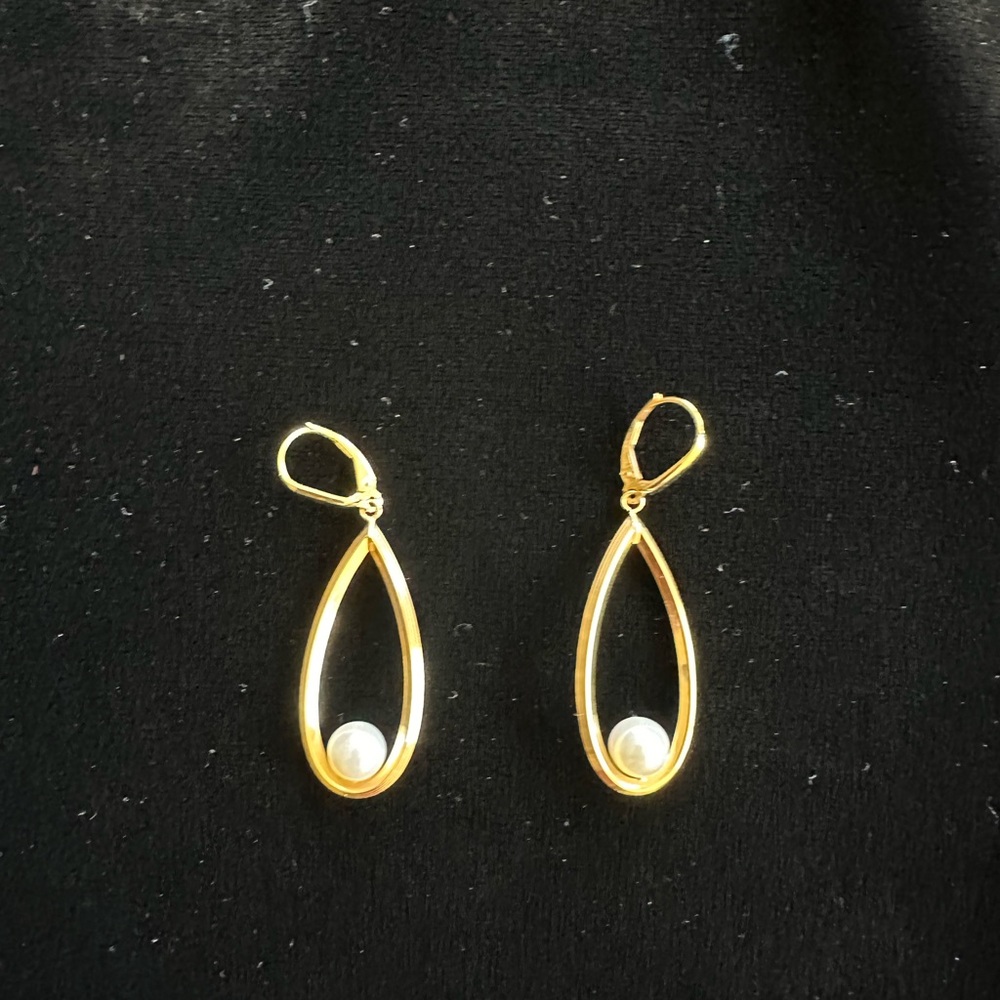 Freshwater cultured pearl 14k yellow gold drop earrings